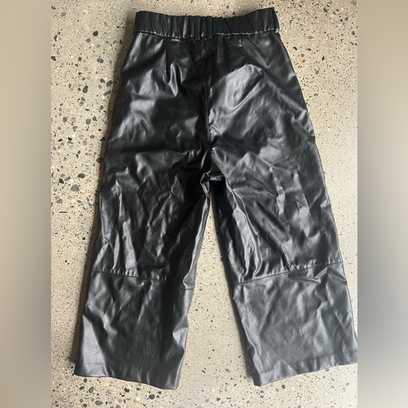 Dynamite Black Faux Leather Wide Leg Long Capri, Size 10 - Picture 4 of 4